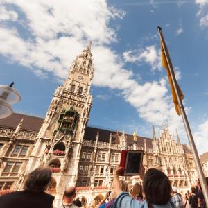 München: Das Glockenspiel am "Neuen Rathaus" ist ein Zuschauermagnet